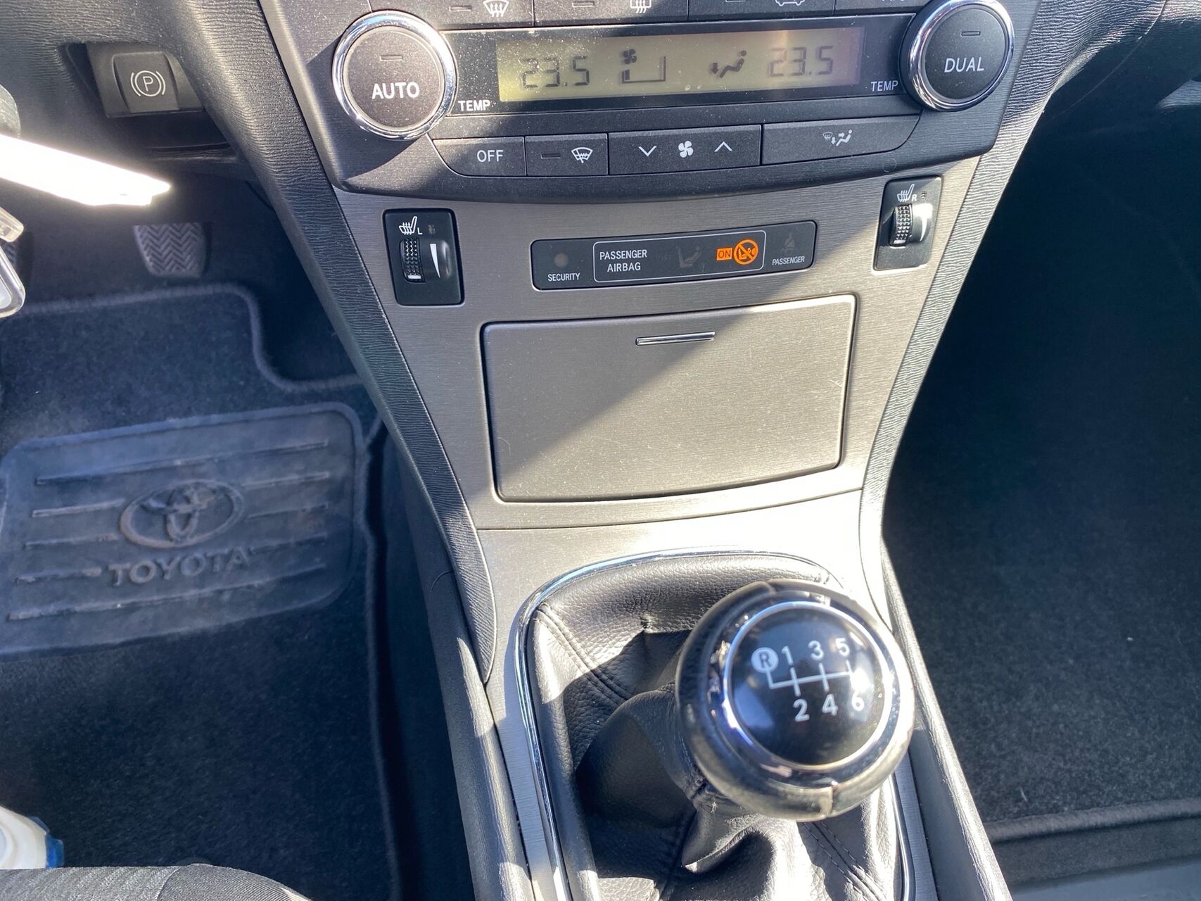 Billede af Toyota Avensis 2,0 VVT-I T2 152HK Stc 6g