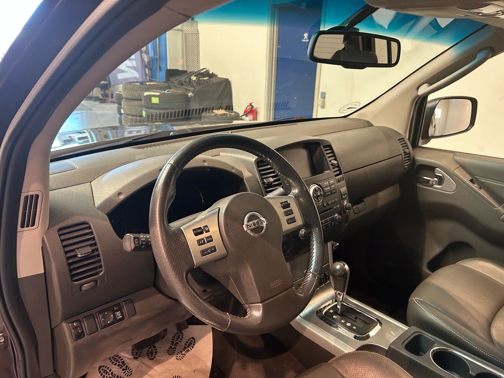 Billede af Nissan Navara Dob. Cab 3,0 V6 DCi LE 4x4 231HK Ladv./Chas. 7g Aut.