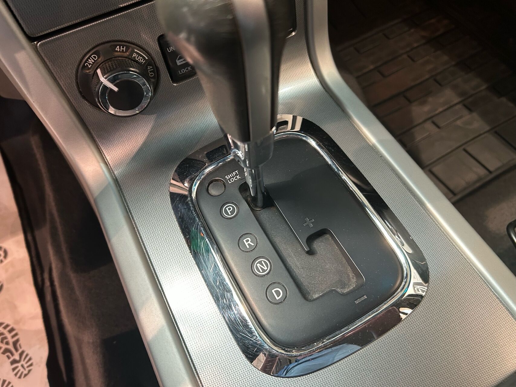 Billede af Nissan Navara Dob. Cab 3,0 V6 DCi LE 4x4 231HK Ladv./Chas. 7g Aut.