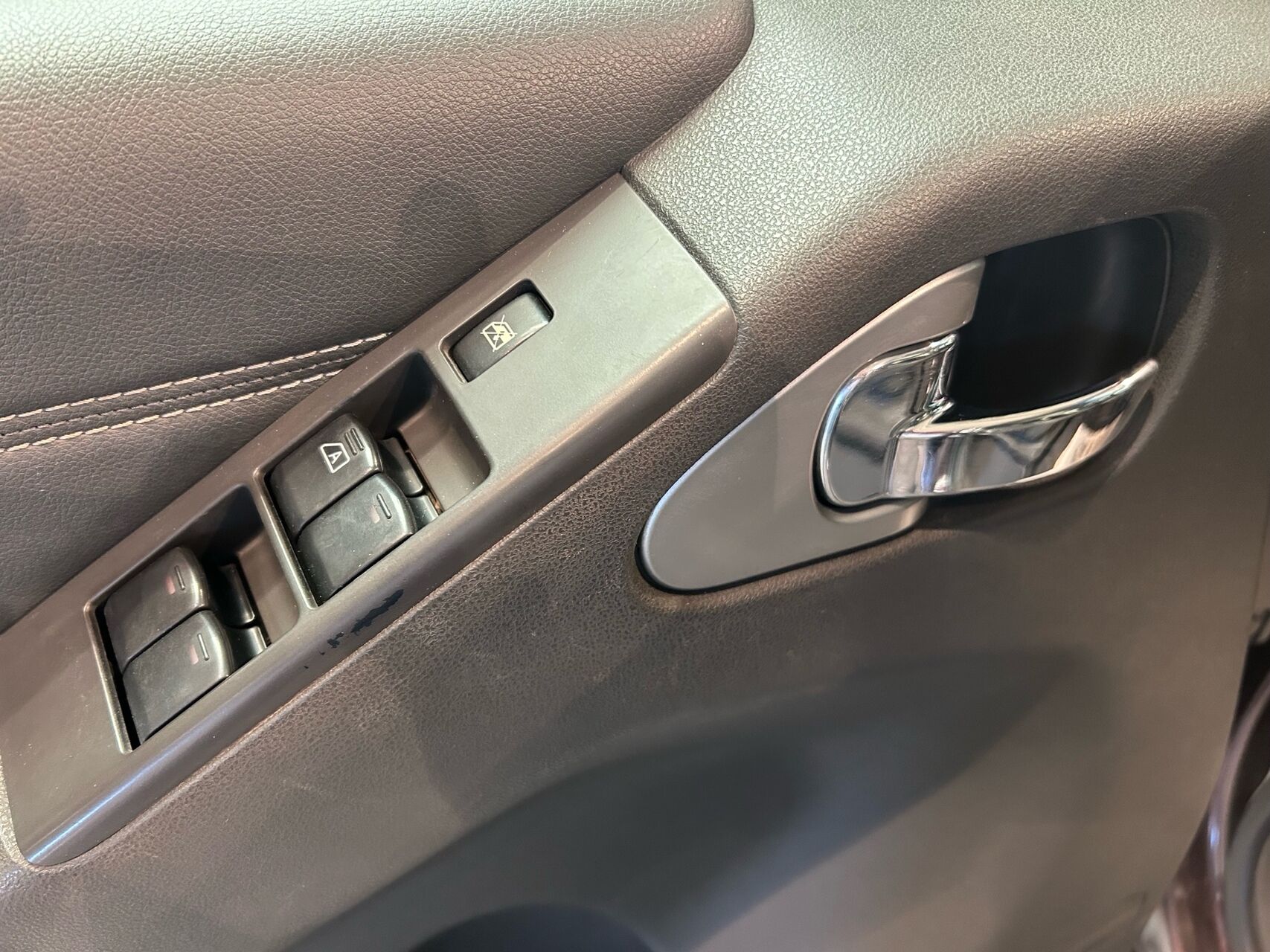 Billede af Nissan Navara Dob. Cab 3,0 V6 DCi LE 4x4 231HK Ladv./Chas. 7g Aut.