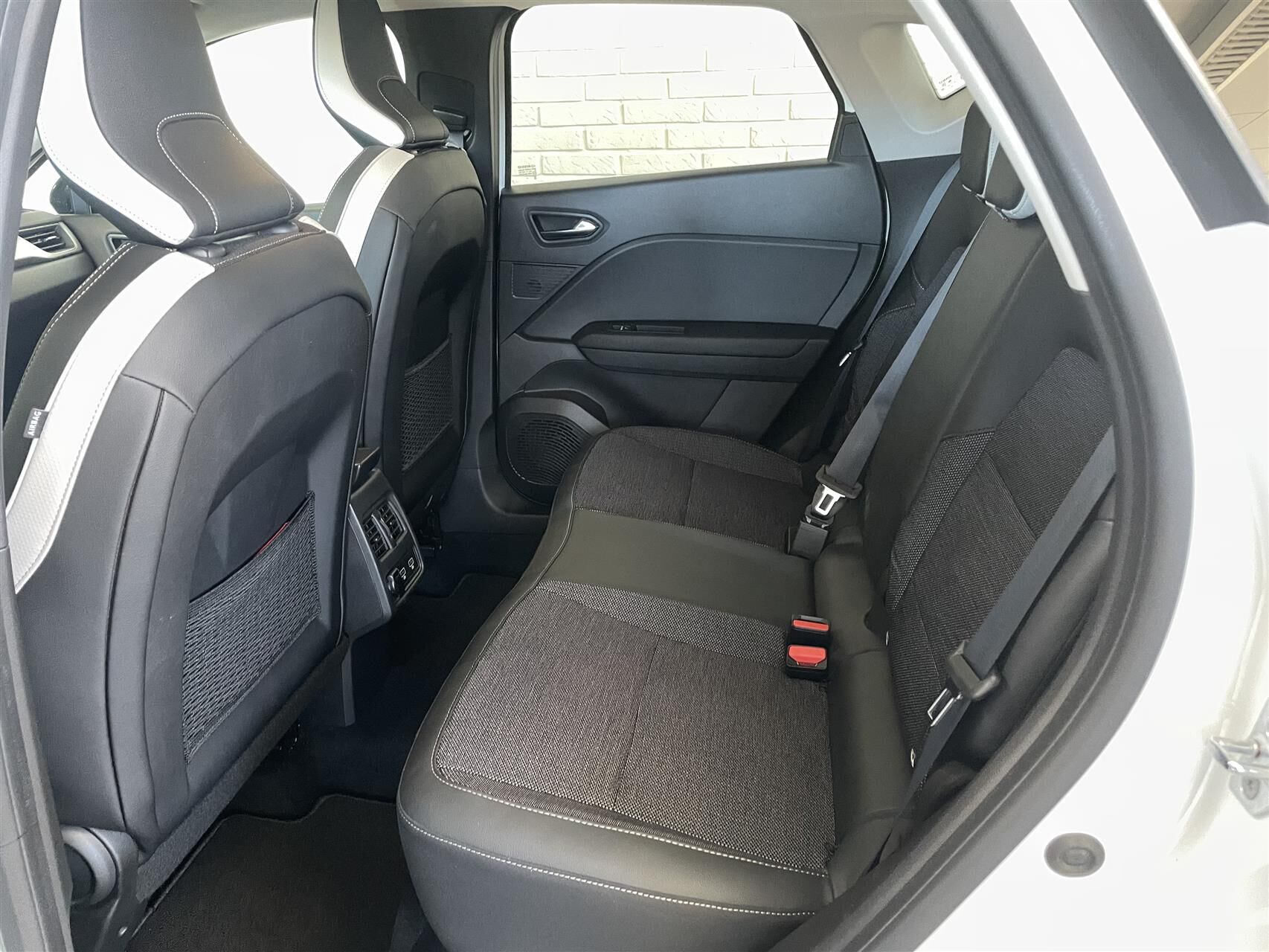 Billede af Renault Captur 1,6 E-TECH  Plugin-hybrid Intens 160HK 5d Aut.