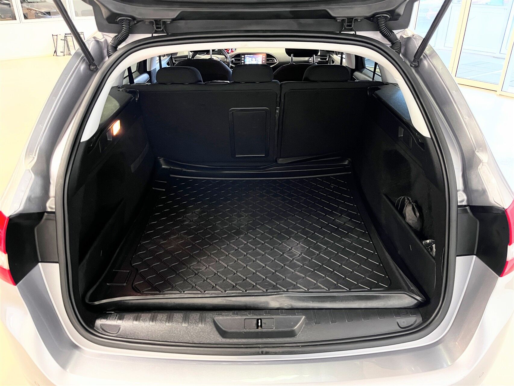 Billede af Peugeot 308 SW 1,2 e-THP Active 130HK Stc 6g