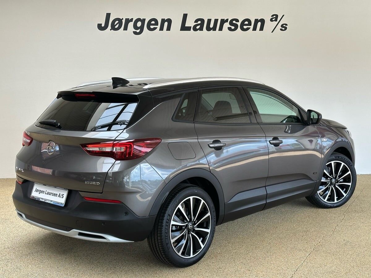 Billede af Opel Grandland X 1,6 PHEV  Plugin-hybrid Cosmo Prestige Pack 225HK 5d 8g Aut.