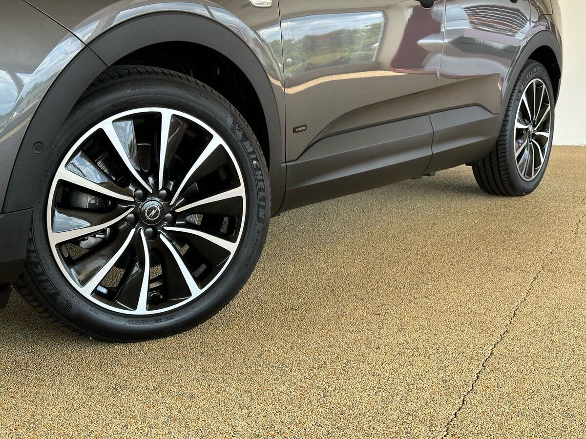 Billede af Opel Grandland X 1,6 PHEV  Plugin-hybrid Cosmo Prestige Pack 225HK 5d 8g Aut.