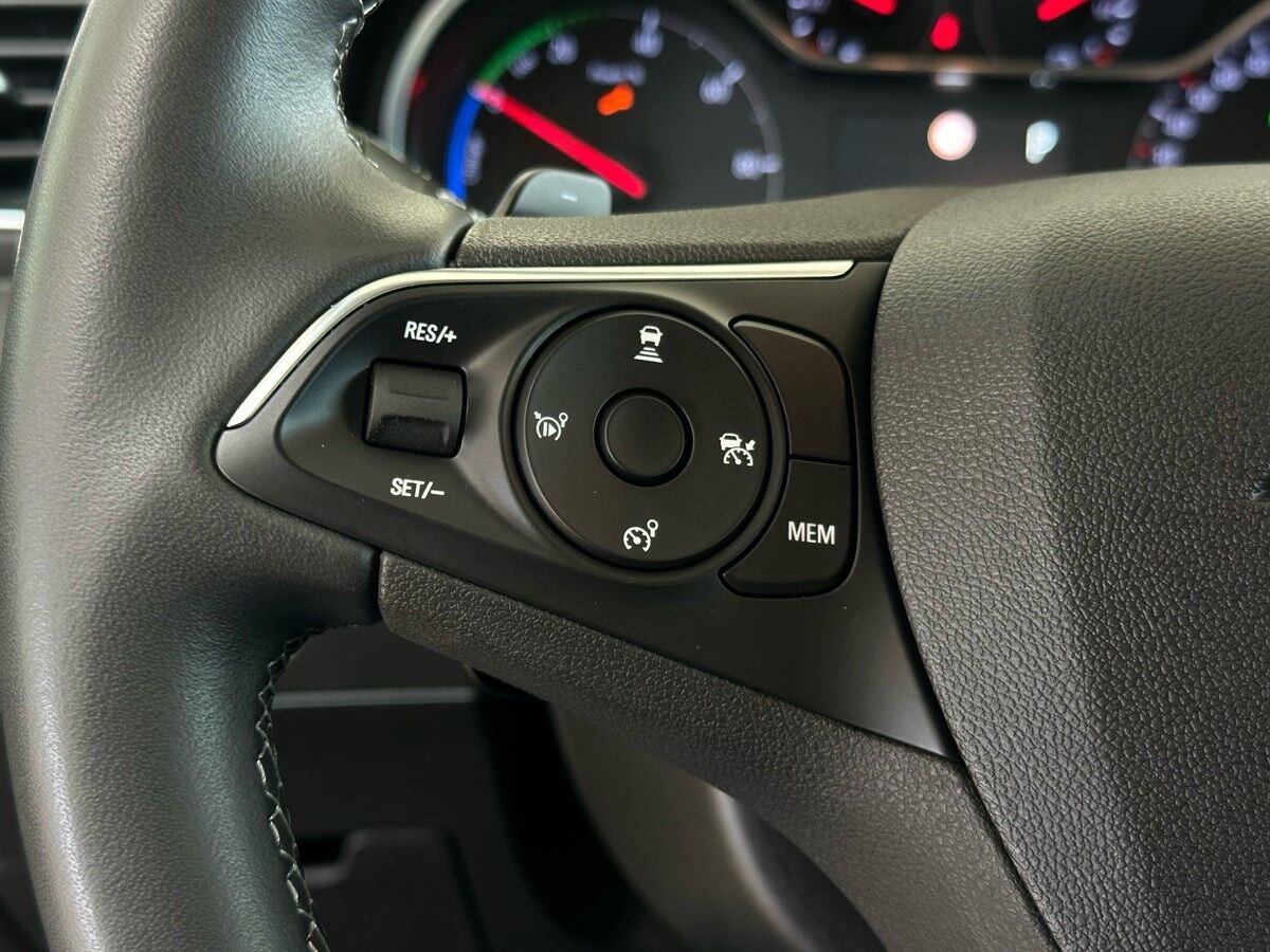 Billede af Opel Grandland X 1,6 PHEV  Plugin-hybrid Cosmo Prestige Pack 225HK 5d 8g Aut.