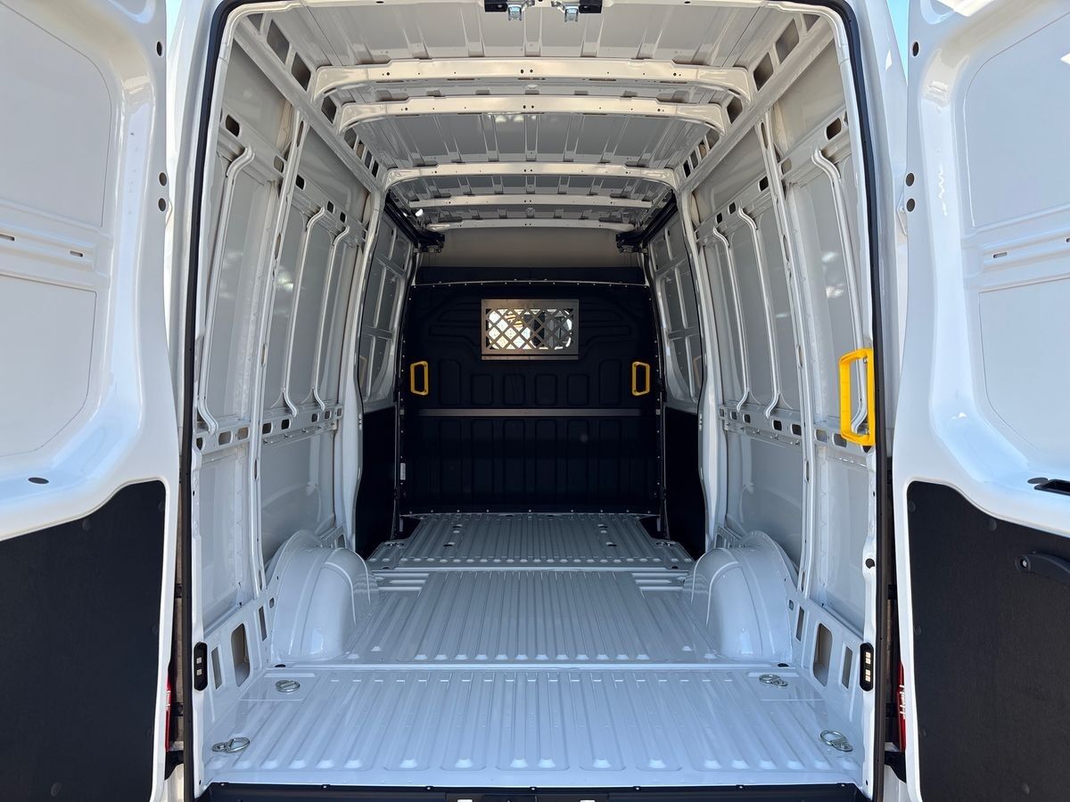 Billede af Iveco Daily 35S18 12m3 3,0 D 180HK Van 8g Aut.