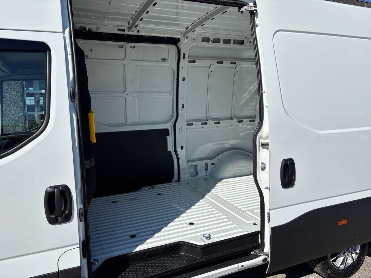Billede af Iveco Daily 35S18 12m3 3,0 D 180HK Van 8g Aut.