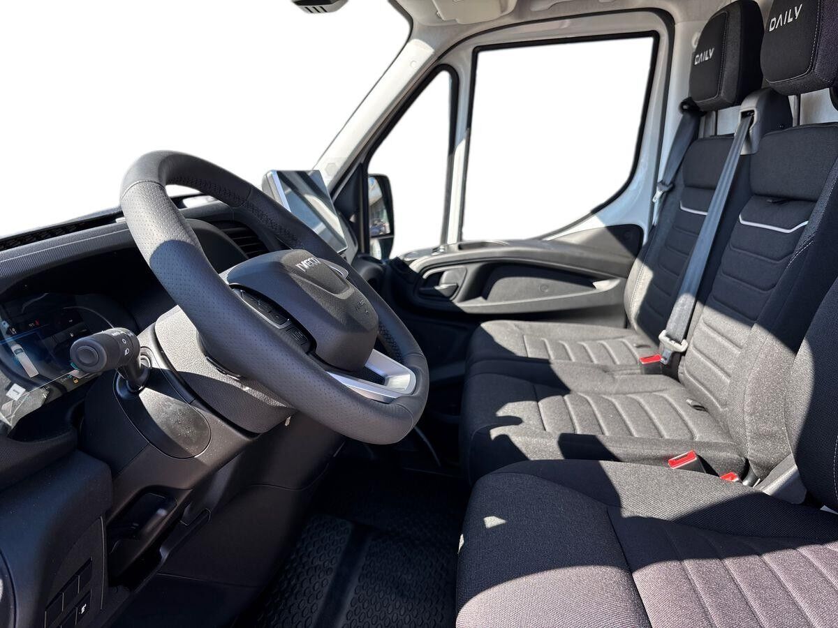 Billede af Iveco Daily 35S18 12m3 3,0 D 180HK Van 8g Aut.