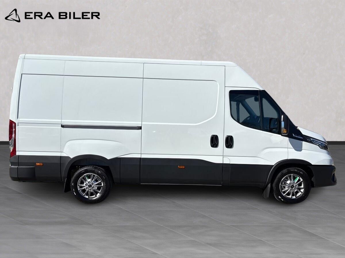 Billede af Iveco Daily 35S18 12m3 3,0 D 180HK Van 8g Aut.