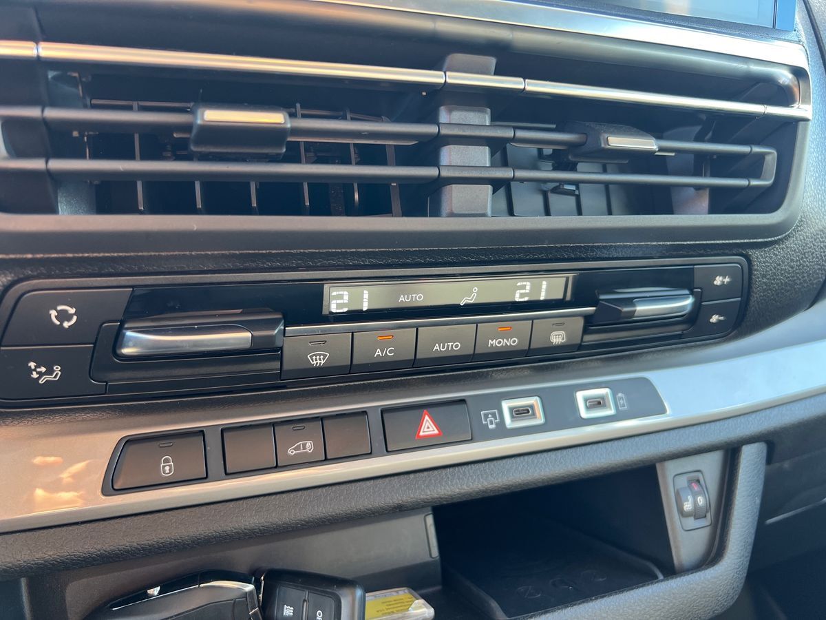 Billede af Citroën Jumpy L3 2,0 Blue HDi Masterline EAT8 145HK Van 8g Aut.
