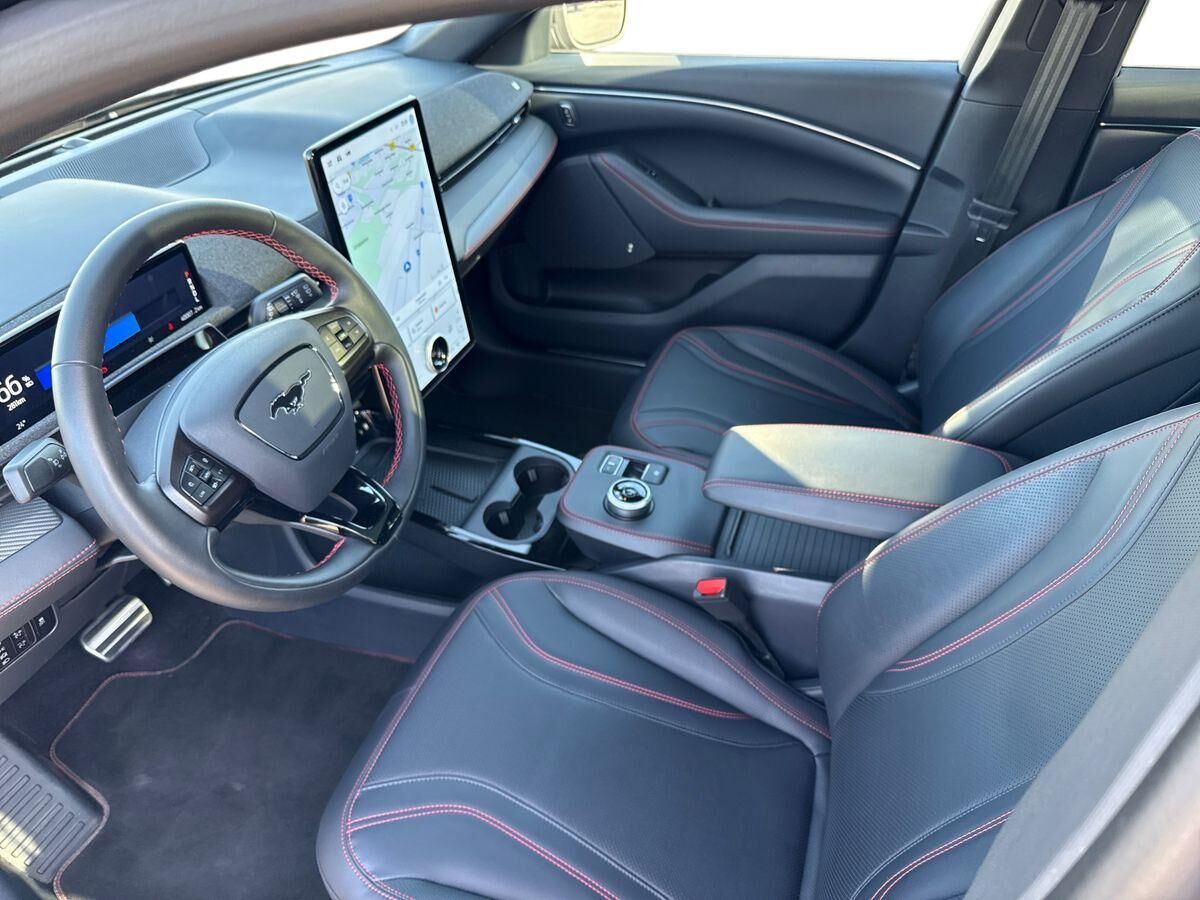 Billede af Ford Mustang Mach-E EL UR Premium AWD 351HK 5d Aut.