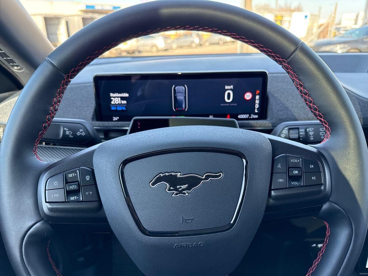 Billede af Ford Mustang Mach-E EL UR Premium AWD 351HK 5d Aut.
