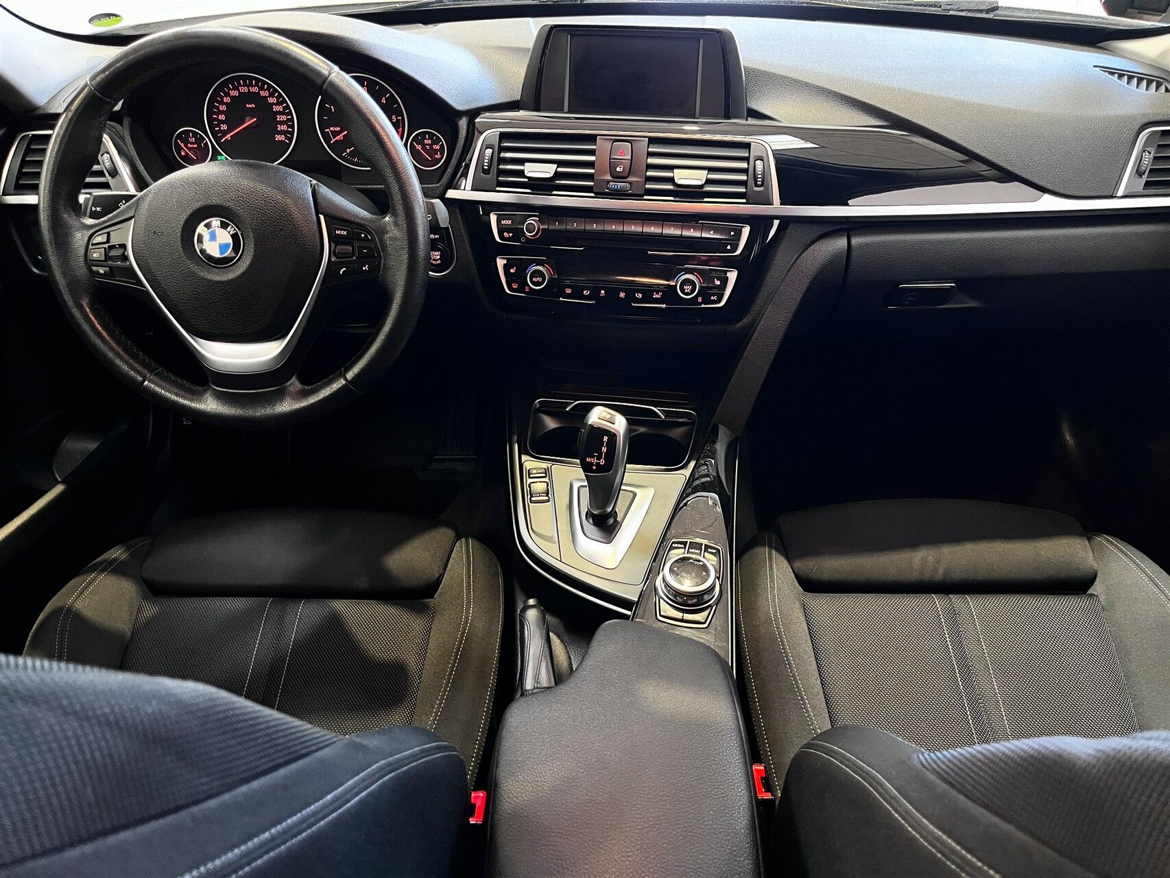 Billede af BMW 320d Touring 2,0 D Executive Steptronic 190HK Stc 8g Aut.