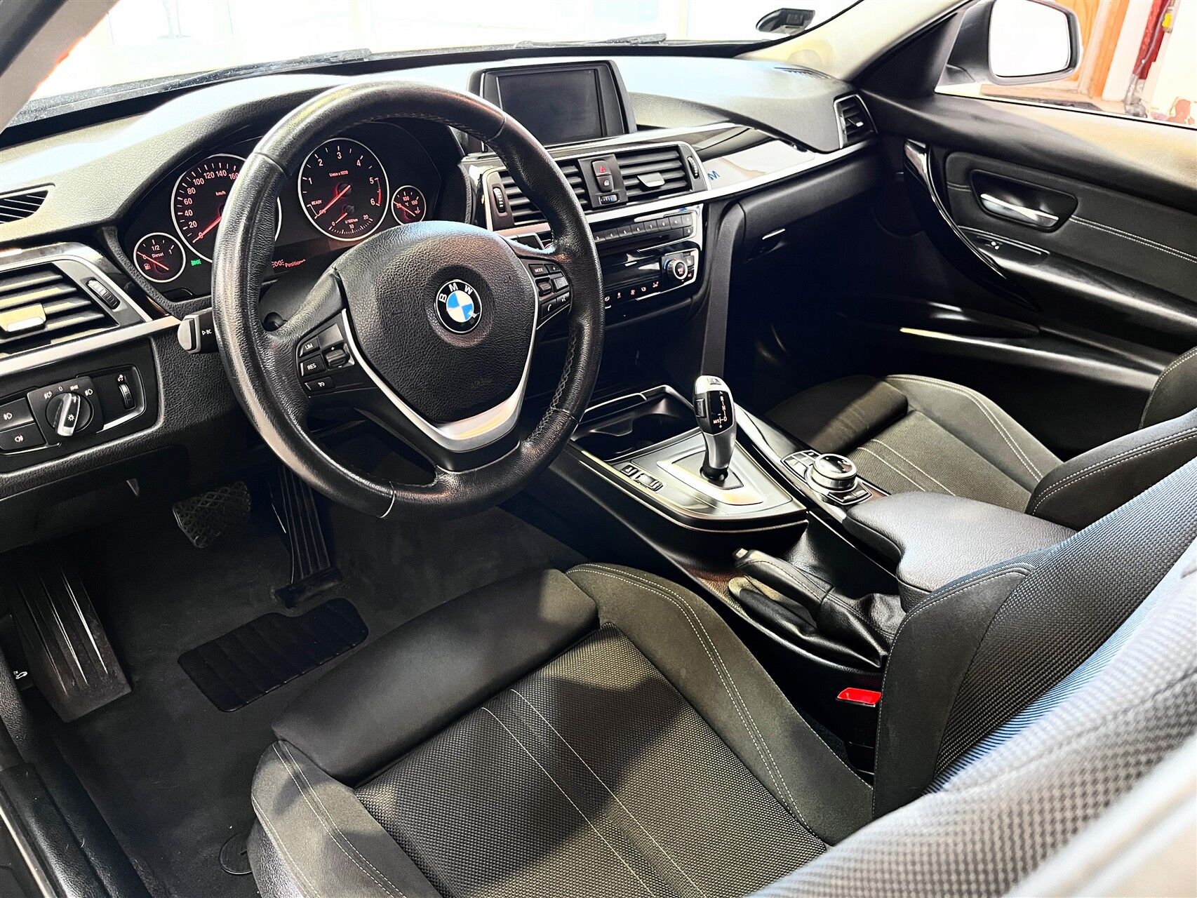 Billede af BMW 320d Touring 2,0 D Executive Steptronic 190HK Stc 8g Aut.