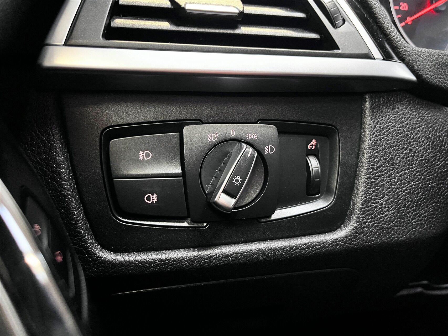 Billede af BMW 320d Touring 2,0 D Executive Steptronic 190HK Stc 8g Aut.