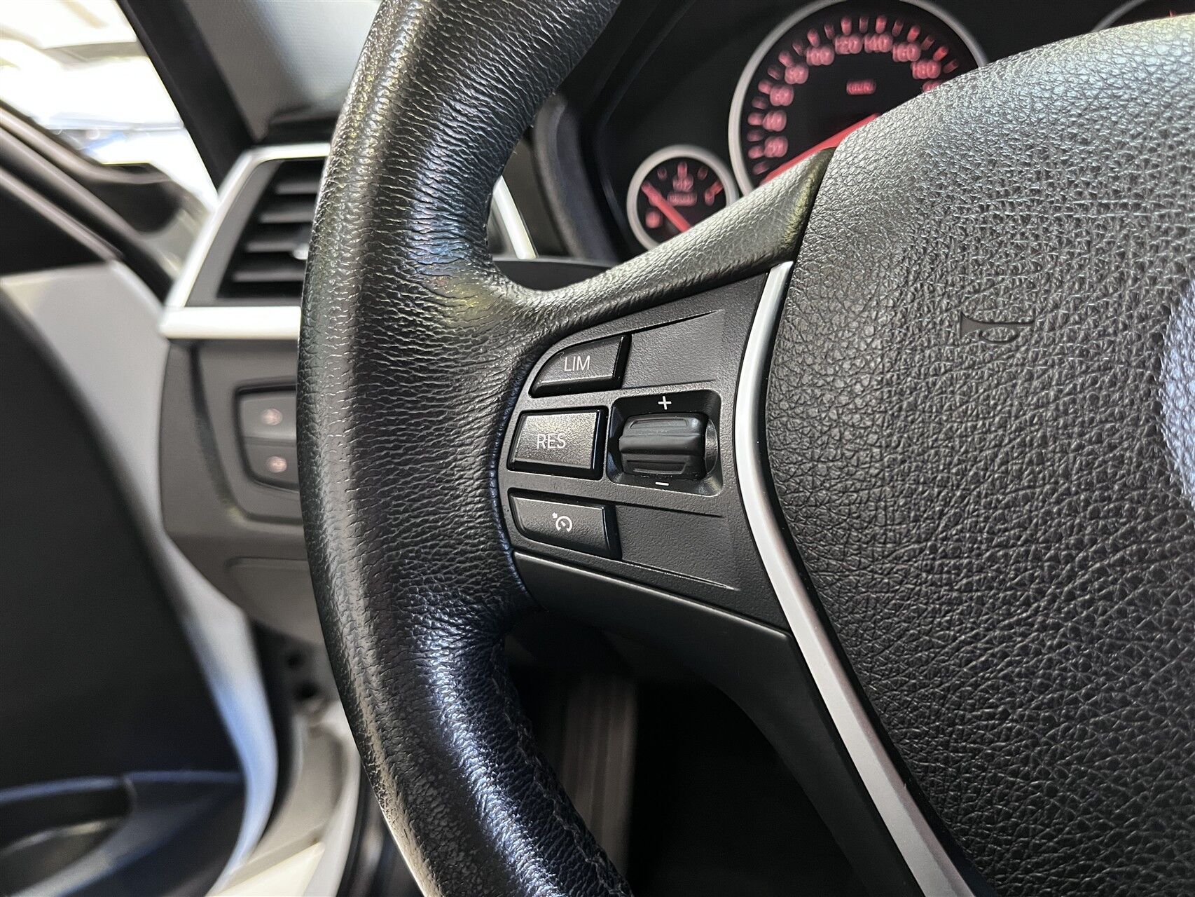 Billede af BMW 320d Touring 2,0 D Executive Steptronic 190HK Stc 8g Aut.