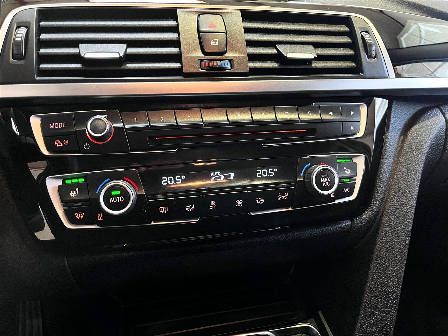 Billede af BMW 320d Touring 2,0 D Executive Steptronic 190HK Stc 8g Aut.