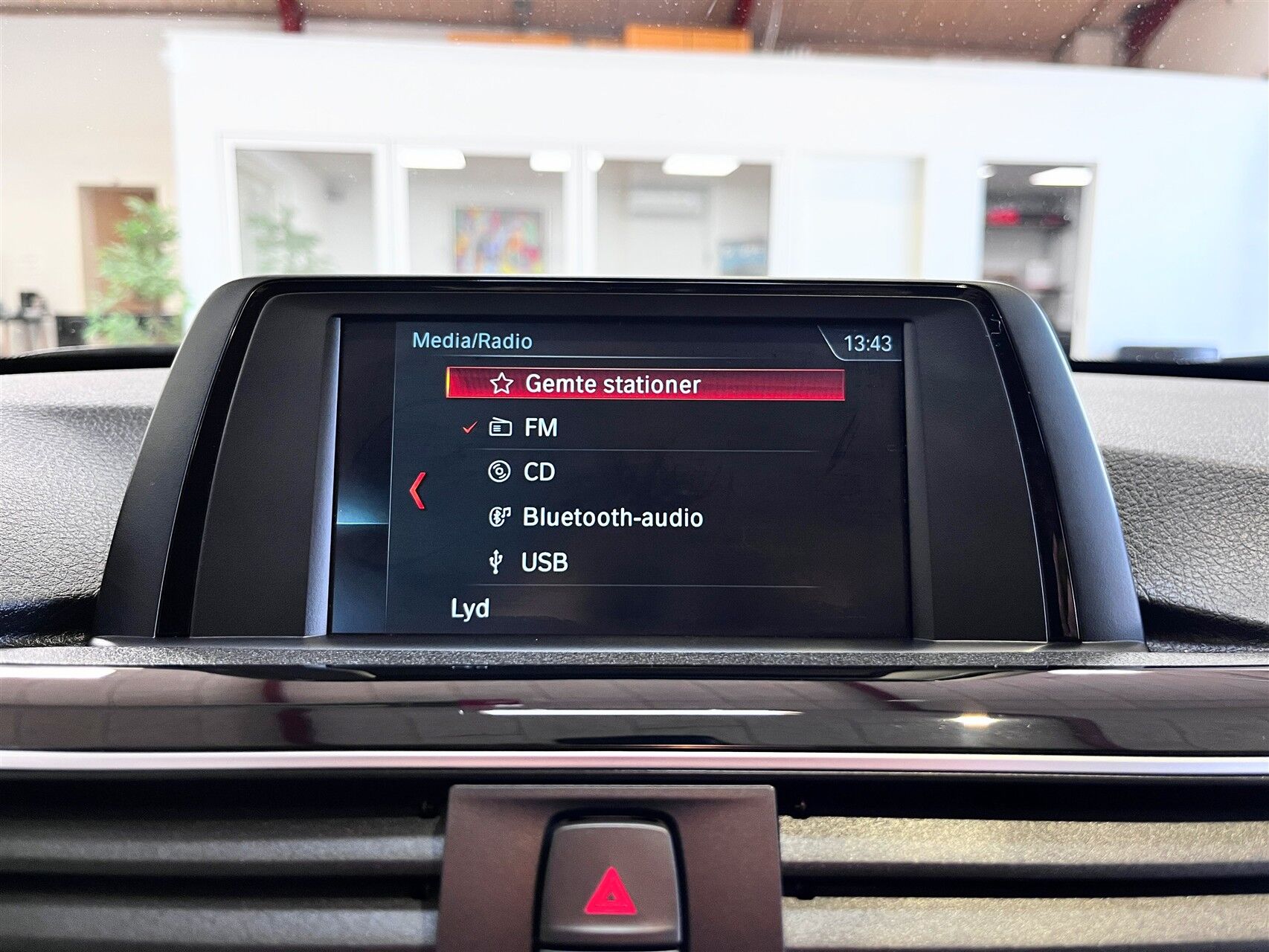 Billede af BMW 320d Touring 2,0 D Executive Steptronic 190HK Stc 8g Aut.