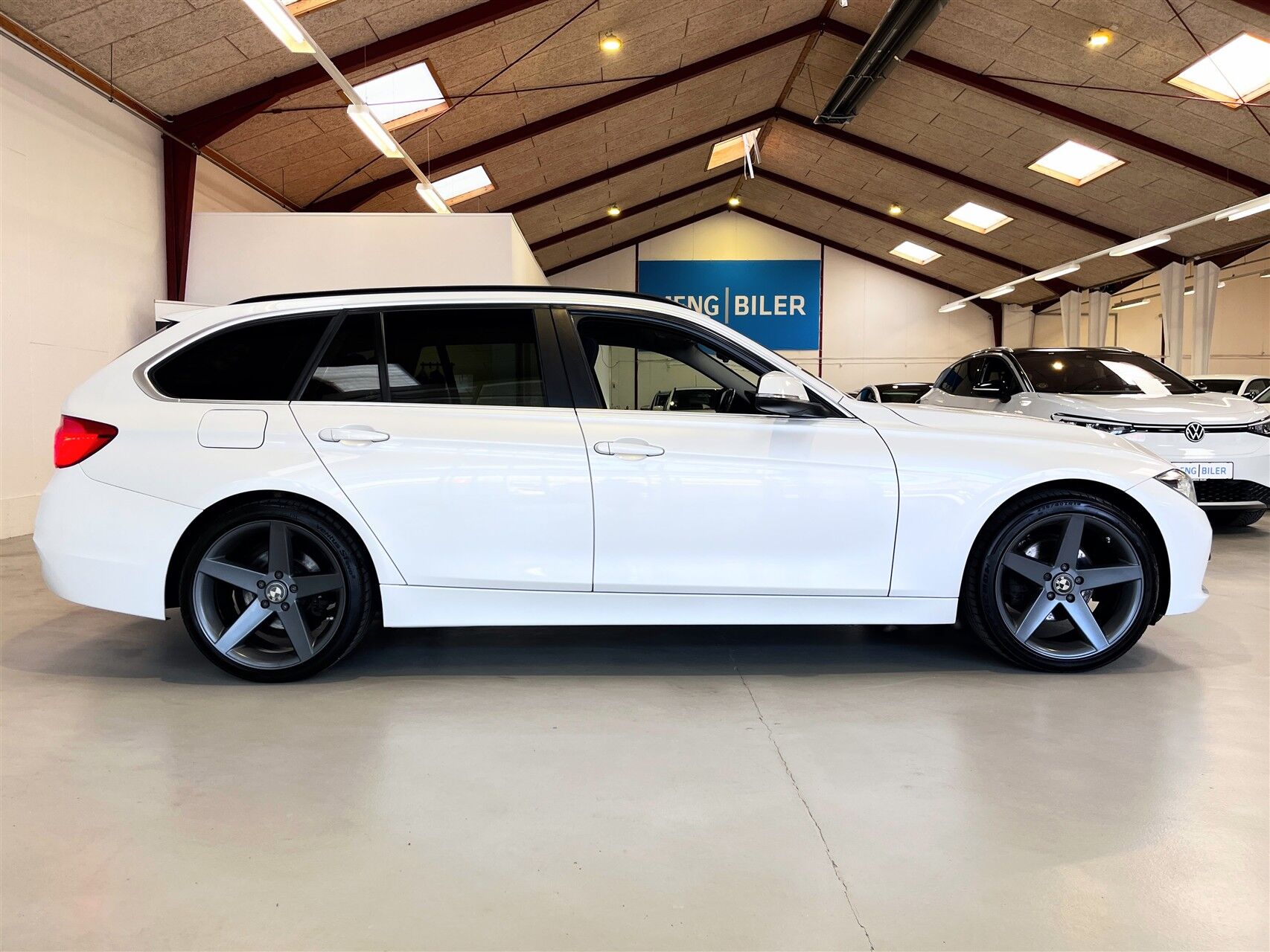Billede af BMW 320d Touring 2,0 D Executive Steptronic 190HK Stc 8g Aut.