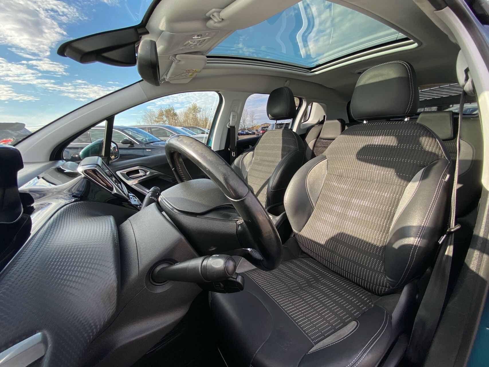 Billede af Peugeot 2008 1,6 BlueHDi Selection Sky 100HK 5d