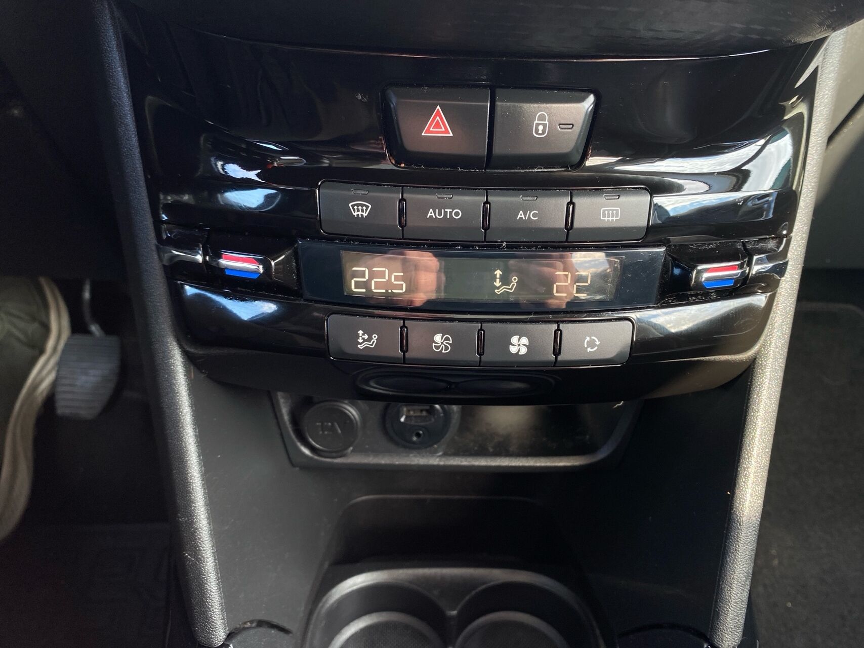 Billede af Peugeot 2008 1,6 BlueHDi Selection Sky 100HK 5d