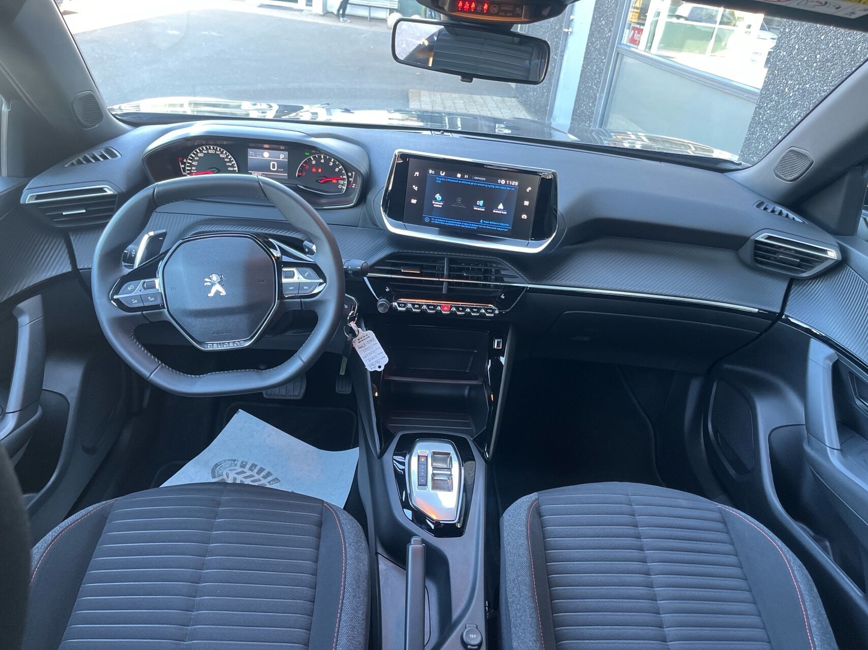 Billede af Peugeot 2008 1,2 PureTech Selection EAT8 130HK 5d 8g Aut.