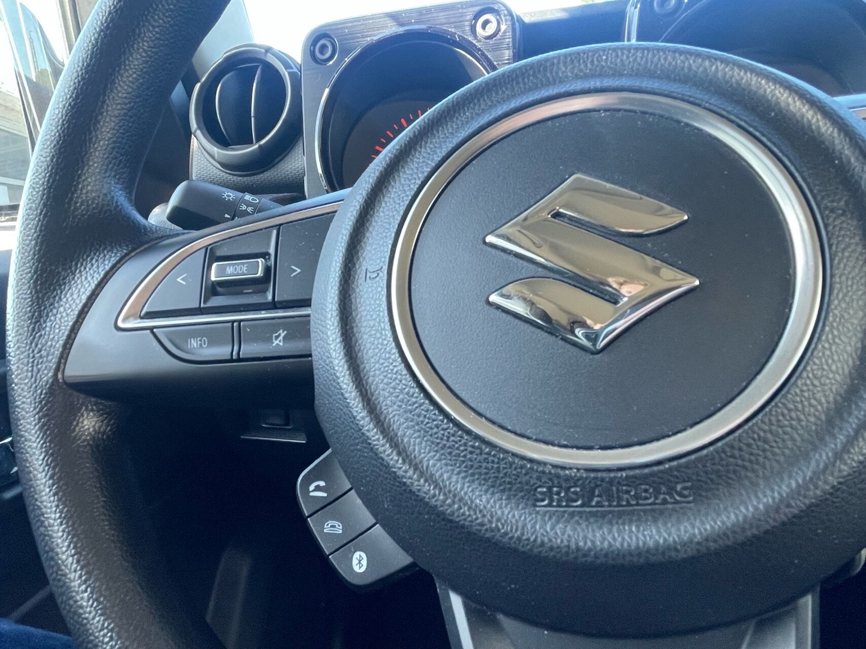 Billede af Suzuki Jimny 1,5 Active AllGrip 102HK 3d