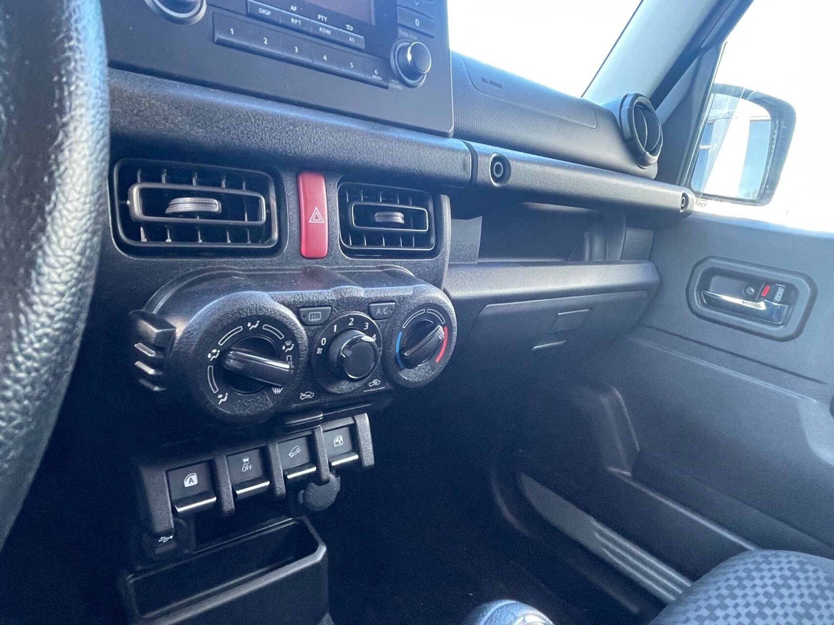 Billede af Suzuki Jimny 1,5 Active AllGrip 102HK 3d