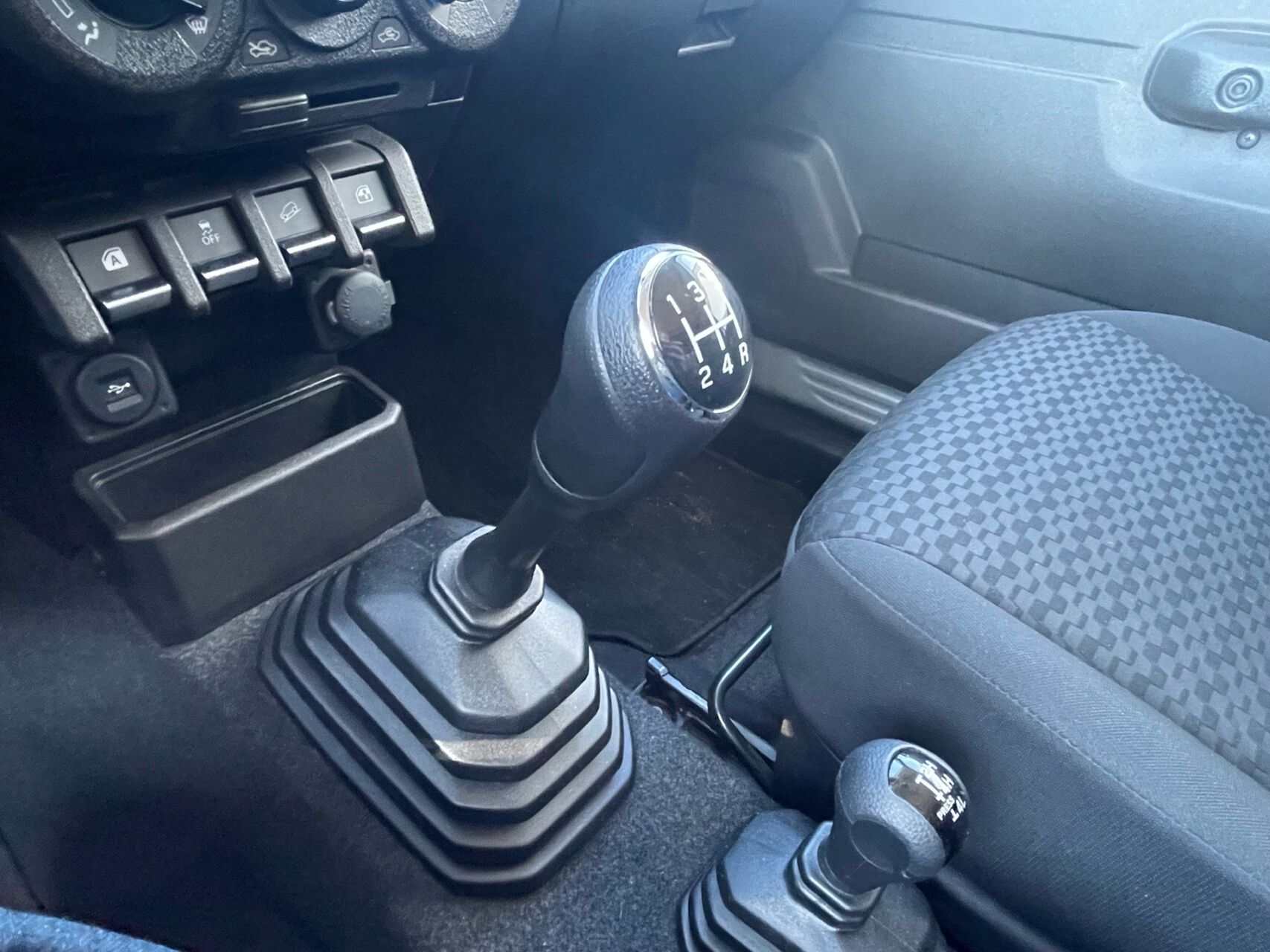 Billede af Suzuki Jimny 1,5 Active AllGrip 102HK 3d