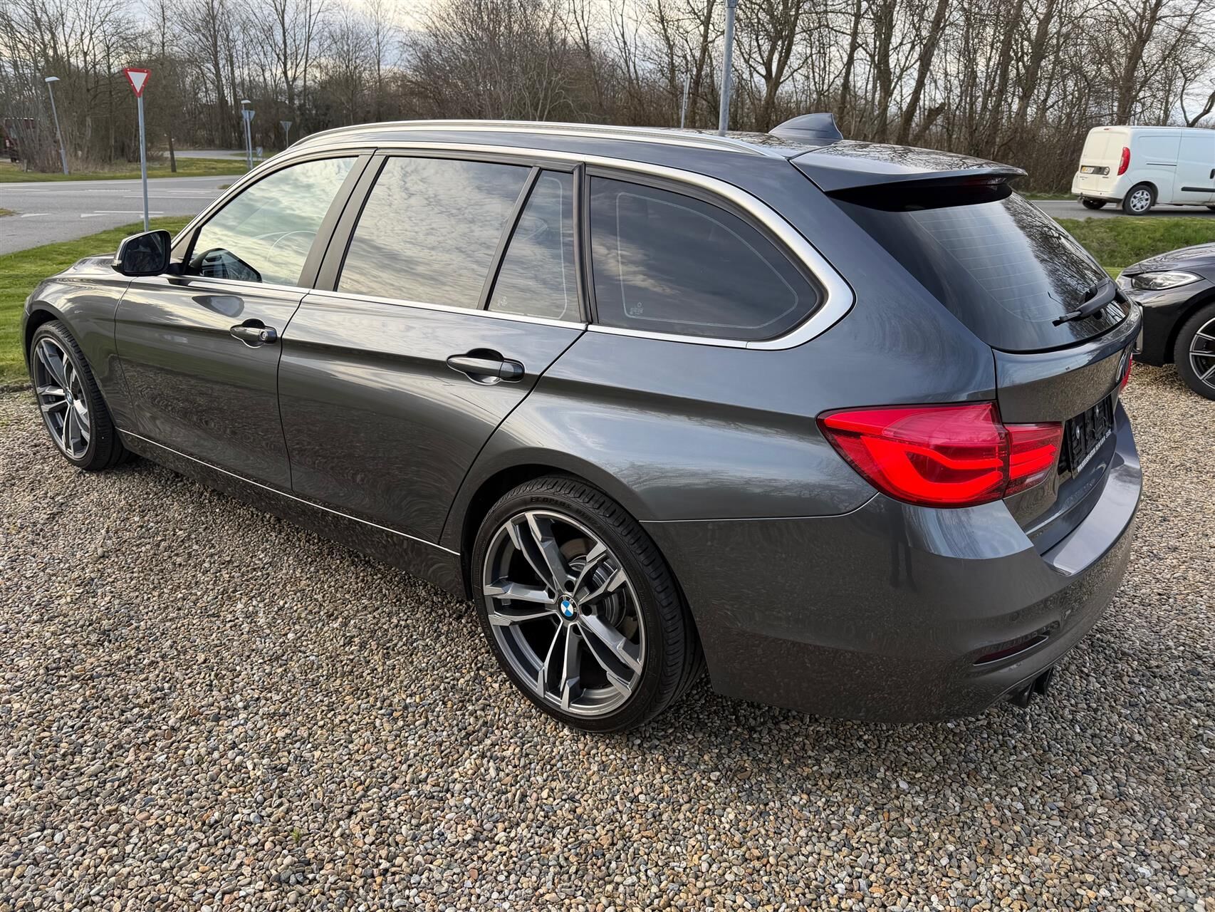 Billede af BMW 320d Touring 2,0 D Advantage 190HK Stc 8g Aut.
