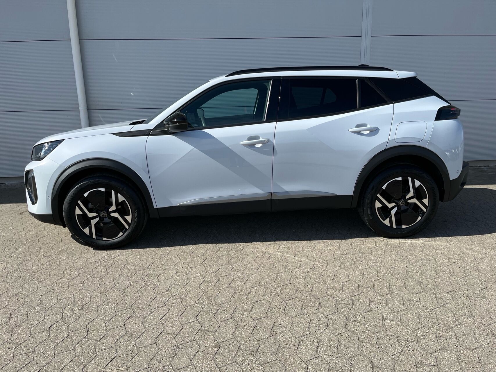 Billede af Peugeot 2008 1,2 PureTech Black Selection EAT8 130HK 5d 8g Aut.