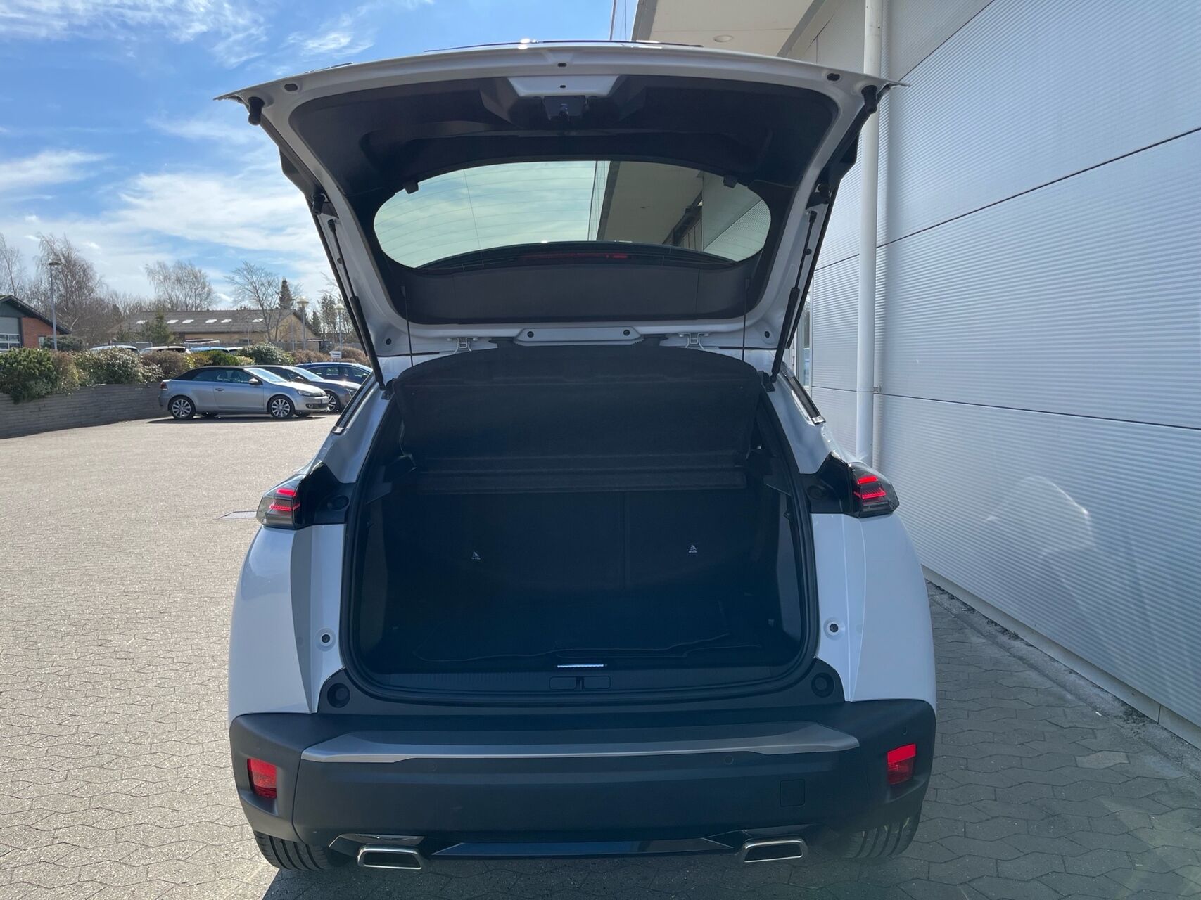 Billede af Peugeot 2008 1,2 PureTech Black Selection EAT8 130HK 5d 8g Aut.