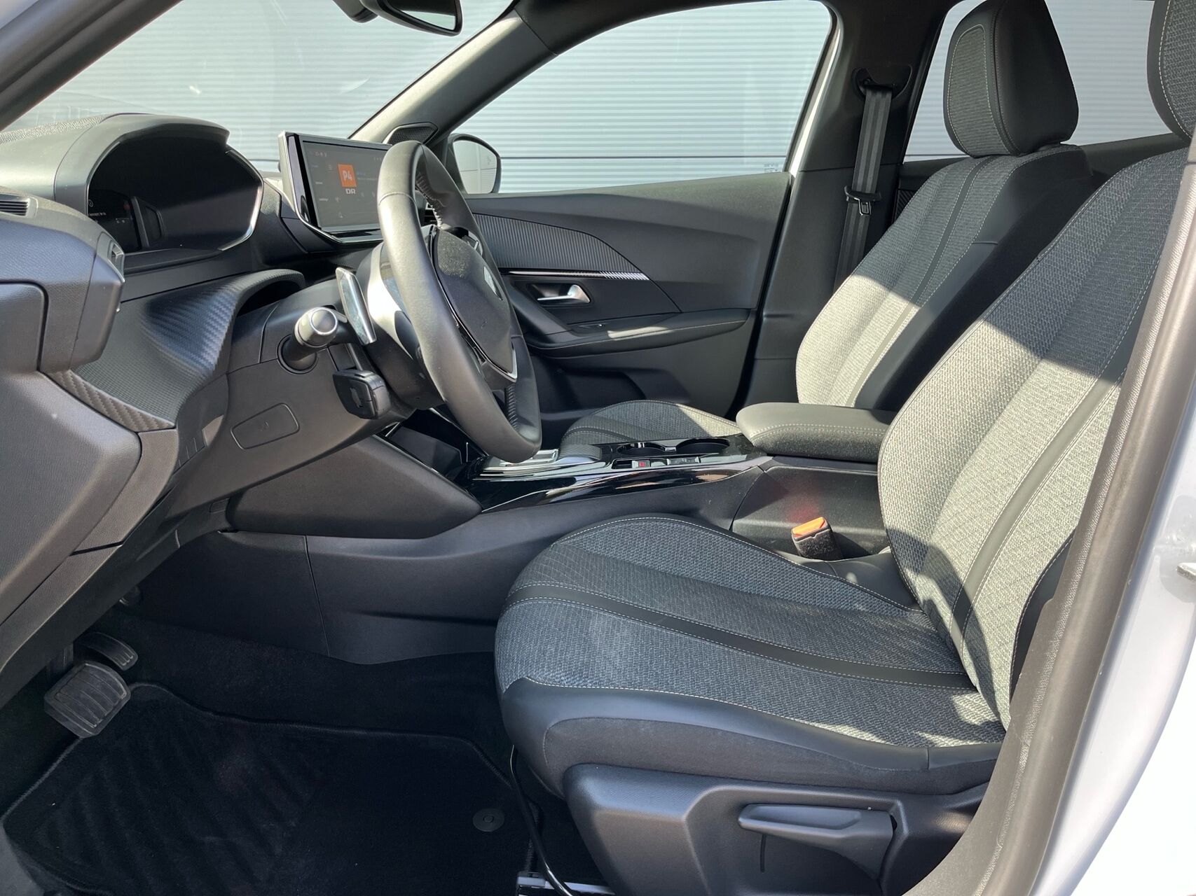 Billede af Peugeot 2008 1,2 PureTech Black Selection EAT8 130HK 5d 8g Aut.