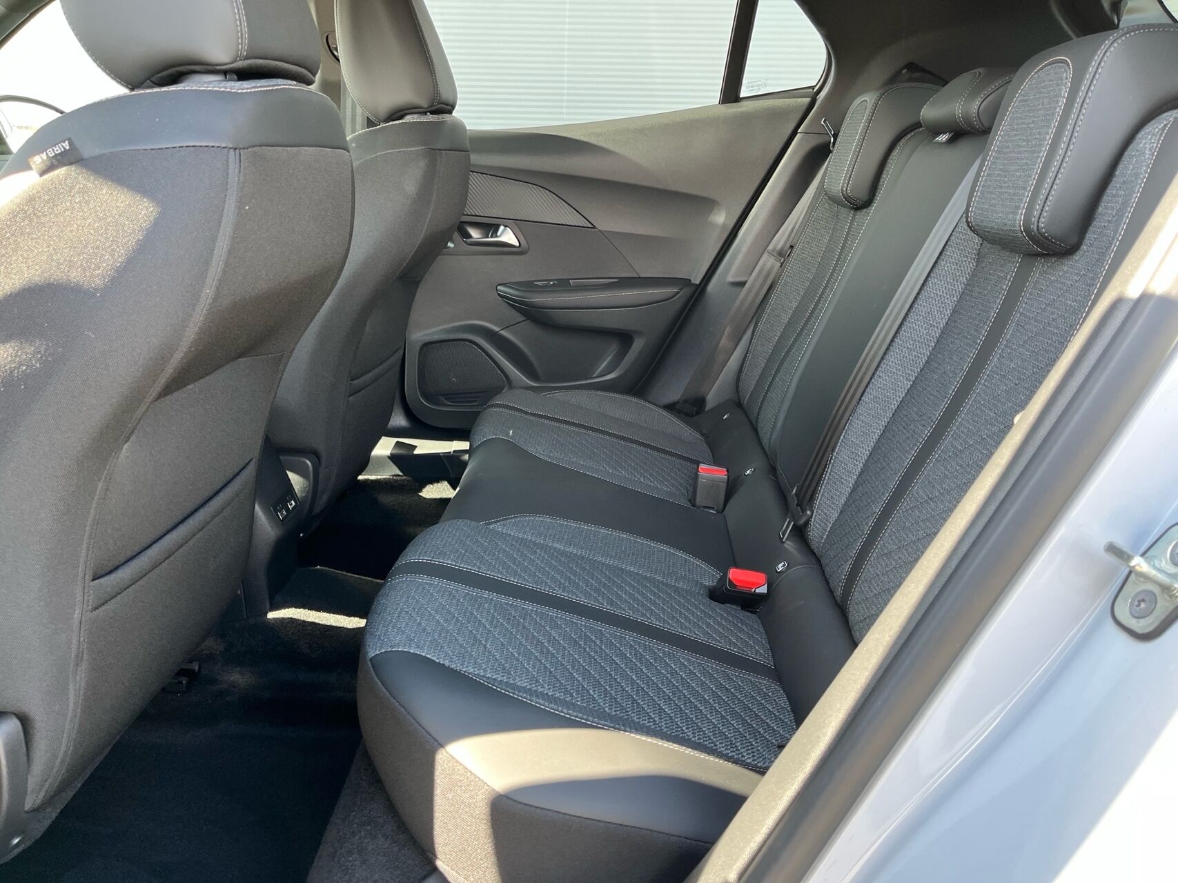 Billede af Peugeot 2008 1,2 PureTech Black Selection EAT8 130HK 5d 8g Aut.