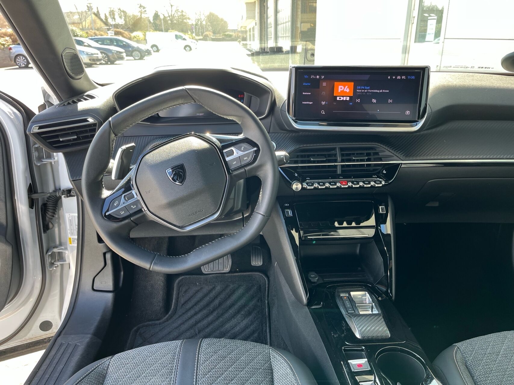 Billede af Peugeot 2008 1,2 PureTech Black Selection EAT8 130HK 5d 8g Aut.