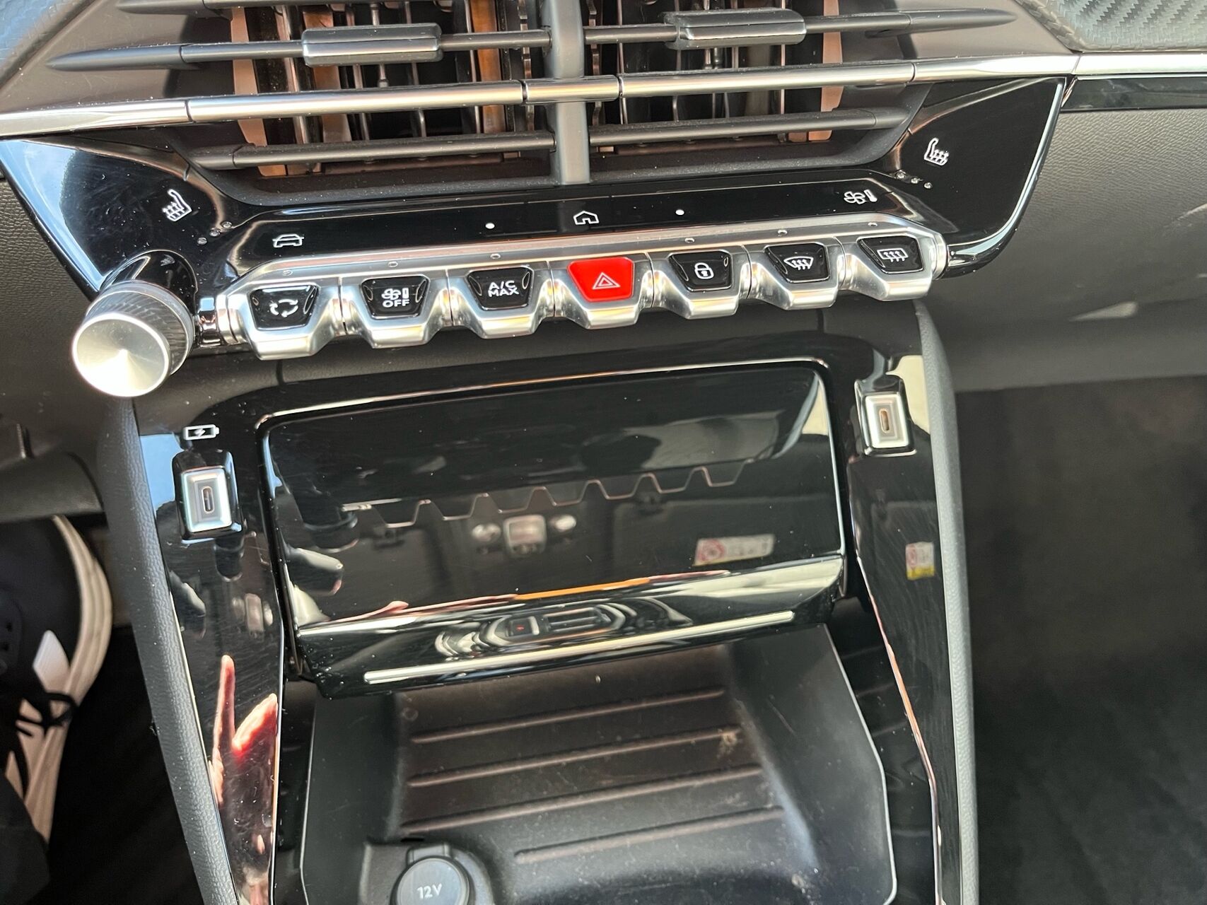 Billede af Peugeot 2008 1,2 PureTech Black Selection EAT8 130HK 5d 8g Aut.