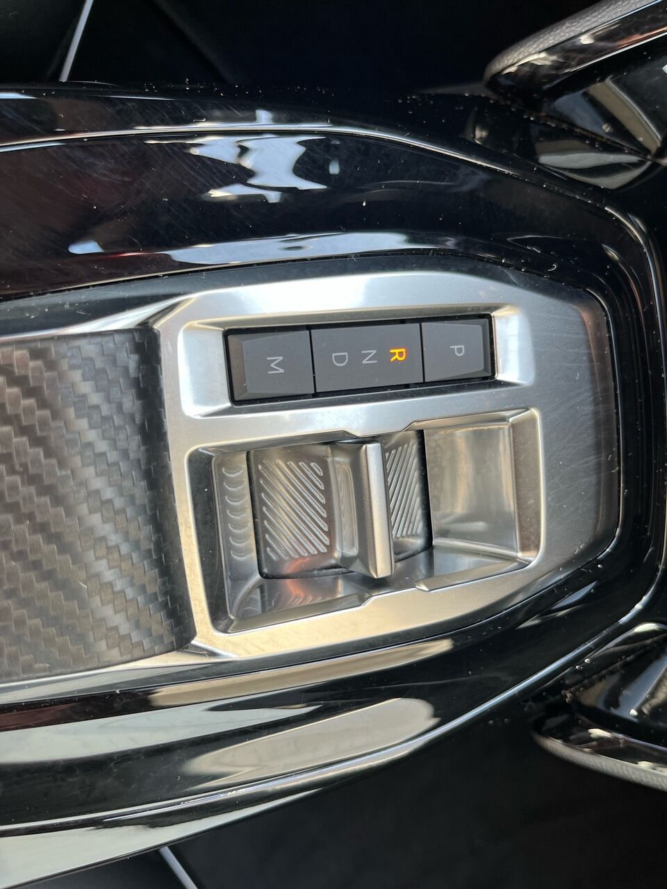 Billede af Peugeot 2008 1,2 PureTech Black Selection EAT8 130HK 5d 8g Aut.