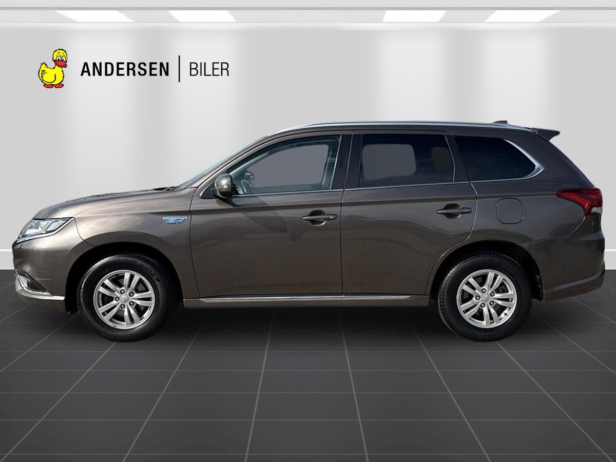 Billede af Mitsubishi Outlander 2,4 PHEV  Plugin-hybrid Invite 4WD 224HK 5d 6g Trinl. Gear