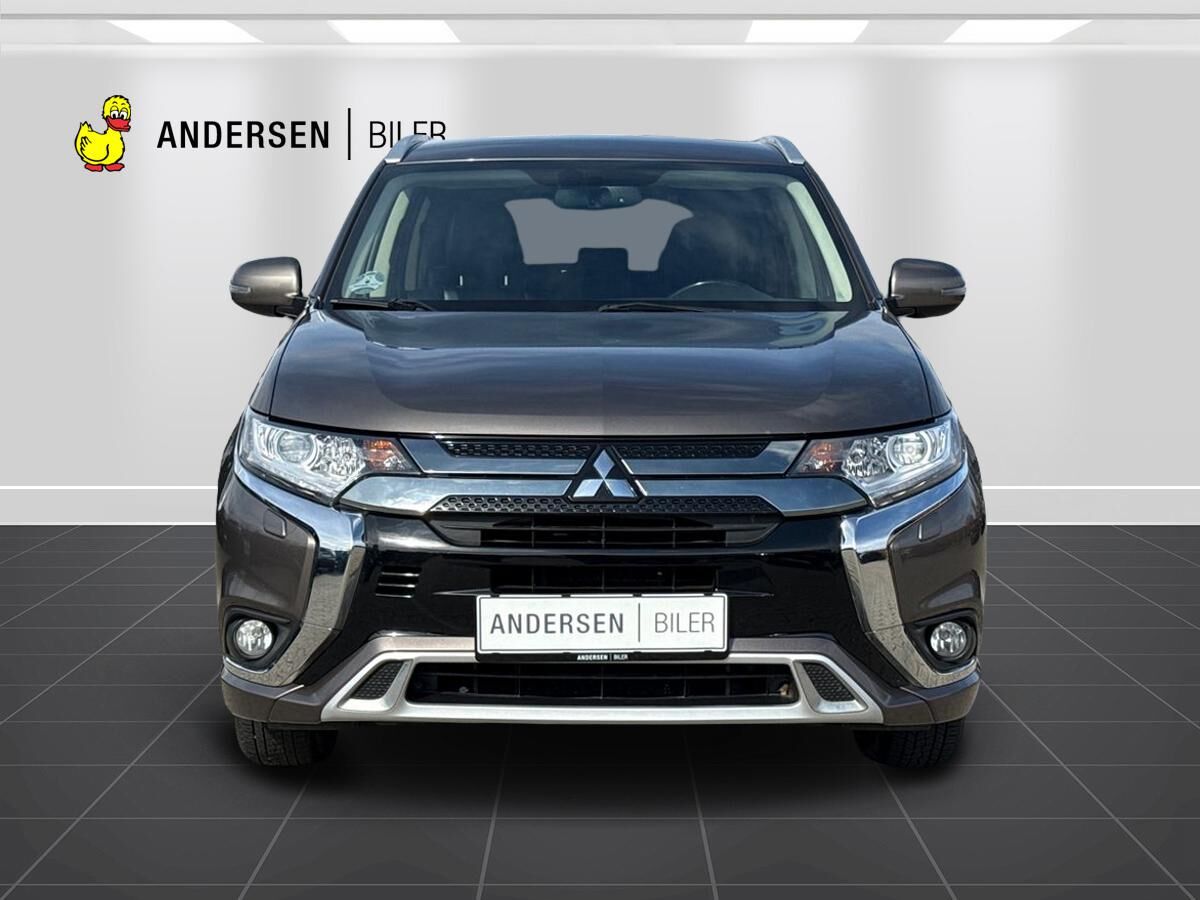 Billede af Mitsubishi Outlander 2,4 PHEV  Plugin-hybrid Invite 4WD 224HK 5d 6g Trinl. Gear
