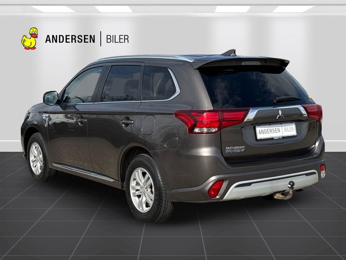 Billede af Mitsubishi Outlander 2,4 PHEV  Plugin-hybrid Invite 4WD 224HK 5d 6g Trinl. Gear