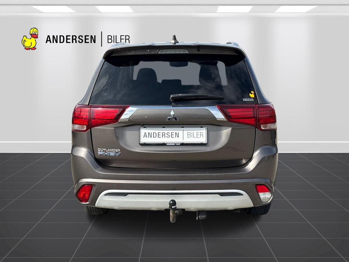 Billede af Mitsubishi Outlander 2,4 PHEV  Plugin-hybrid Invite 4WD 224HK 5d 6g Trinl. Gear