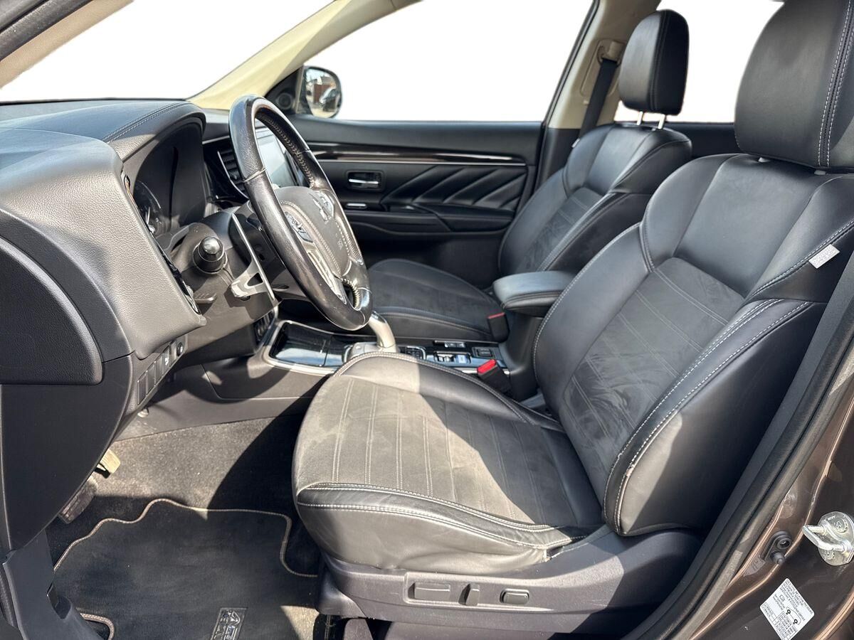 Billede af Mitsubishi Outlander 2,4 PHEV  Plugin-hybrid Invite 4WD 224HK 5d 6g Trinl. Gear