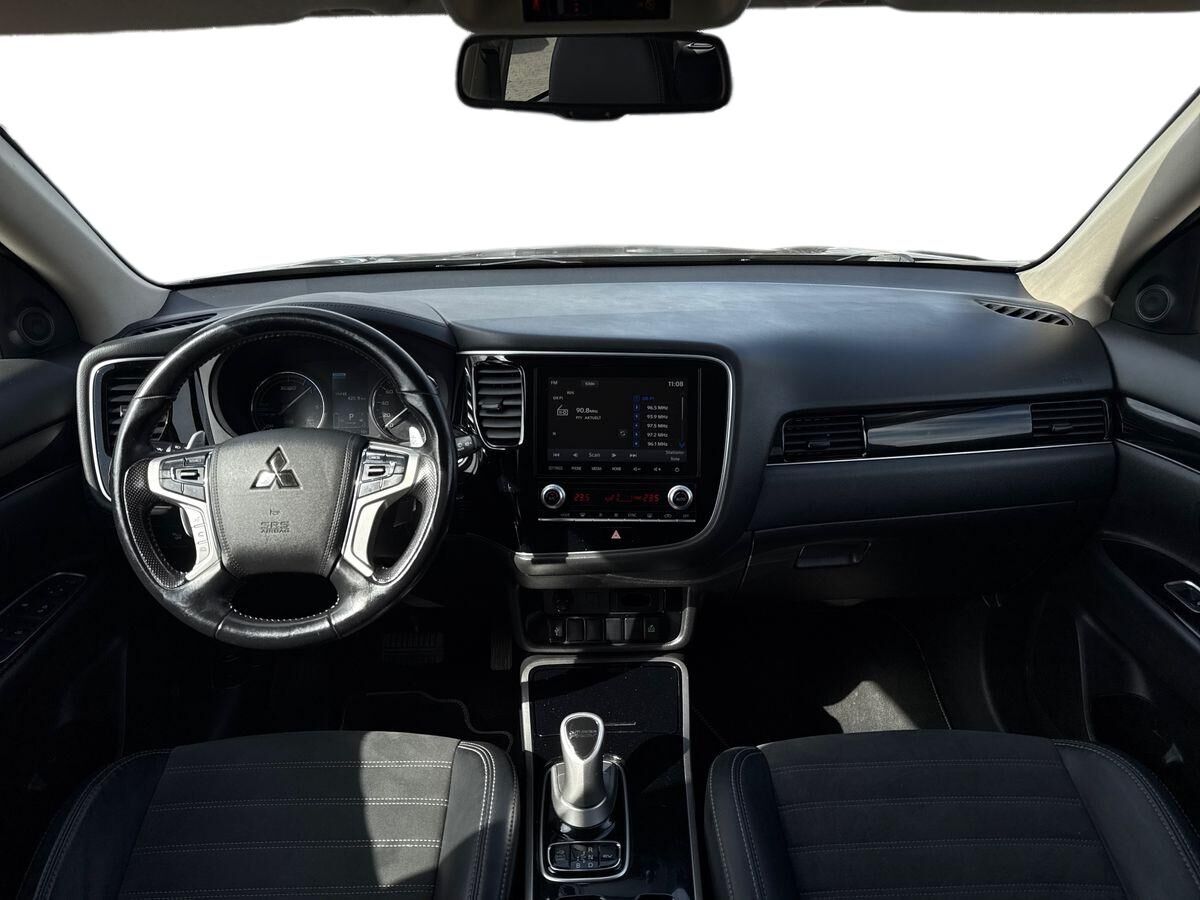 Billede af Mitsubishi Outlander 2,4 PHEV  Plugin-hybrid Invite 4WD 224HK 5d 6g Trinl. Gear