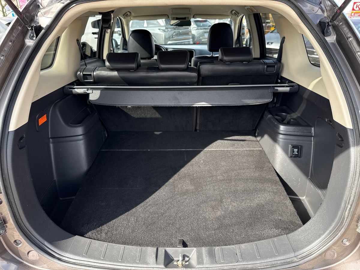 Billede af Mitsubishi Outlander 2,4 PHEV  Plugin-hybrid Invite 4WD 224HK 5d 6g Trinl. Gear