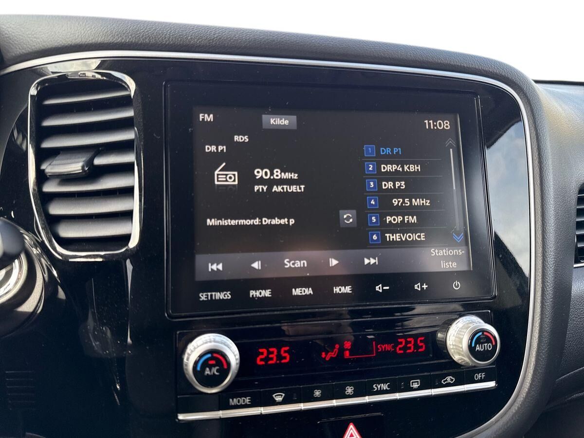 Billede af Mitsubishi Outlander 2,4 PHEV  Plugin-hybrid Invite 4WD 224HK 5d 6g Trinl. Gear