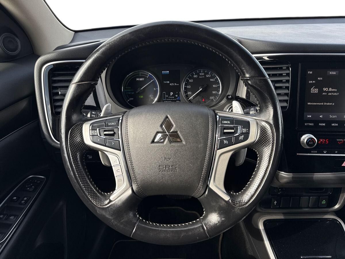 Billede af Mitsubishi Outlander 2,4 PHEV  Plugin-hybrid Invite 4WD 224HK 5d 6g Trinl. Gear