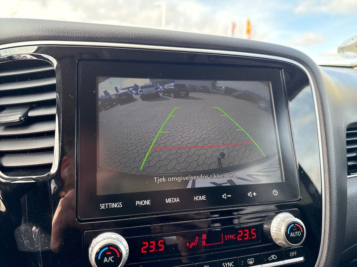 Billede af Mitsubishi Outlander 2,4 PHEV  Plugin-hybrid Invite 4WD 224HK 5d 6g Trinl. Gear