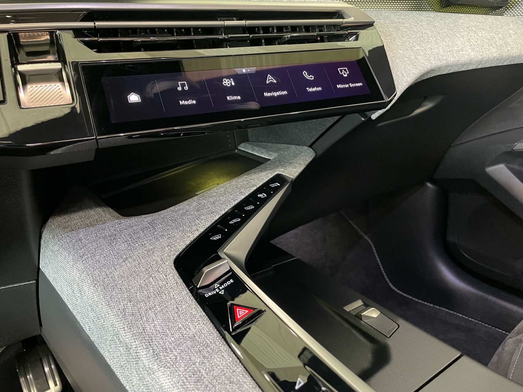 Billede af Peugeot e-3008 EL GT Pack 210HK 5d Aut.