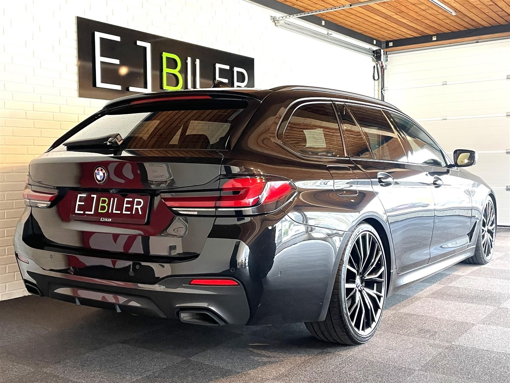 Billede af BMW 520d Touring 2,0 D M-Sport Steptronic 190HK Stc 8g Aut.