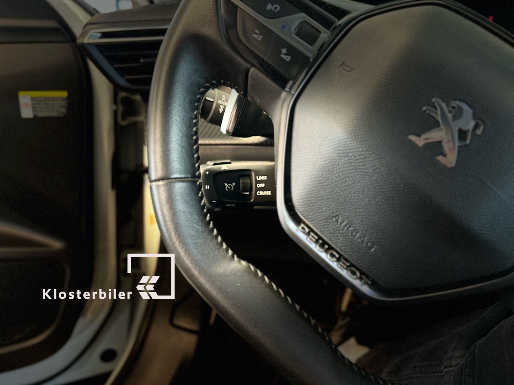 Billede af Peugeot 2008 1,2 PureTech Sportium EAT8 130HK 5d 8g Aut.